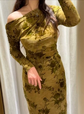 ZA外贸出口秋日黑牡丹花色长款斜肩多穿法植绒褶皱连衣裙1223472