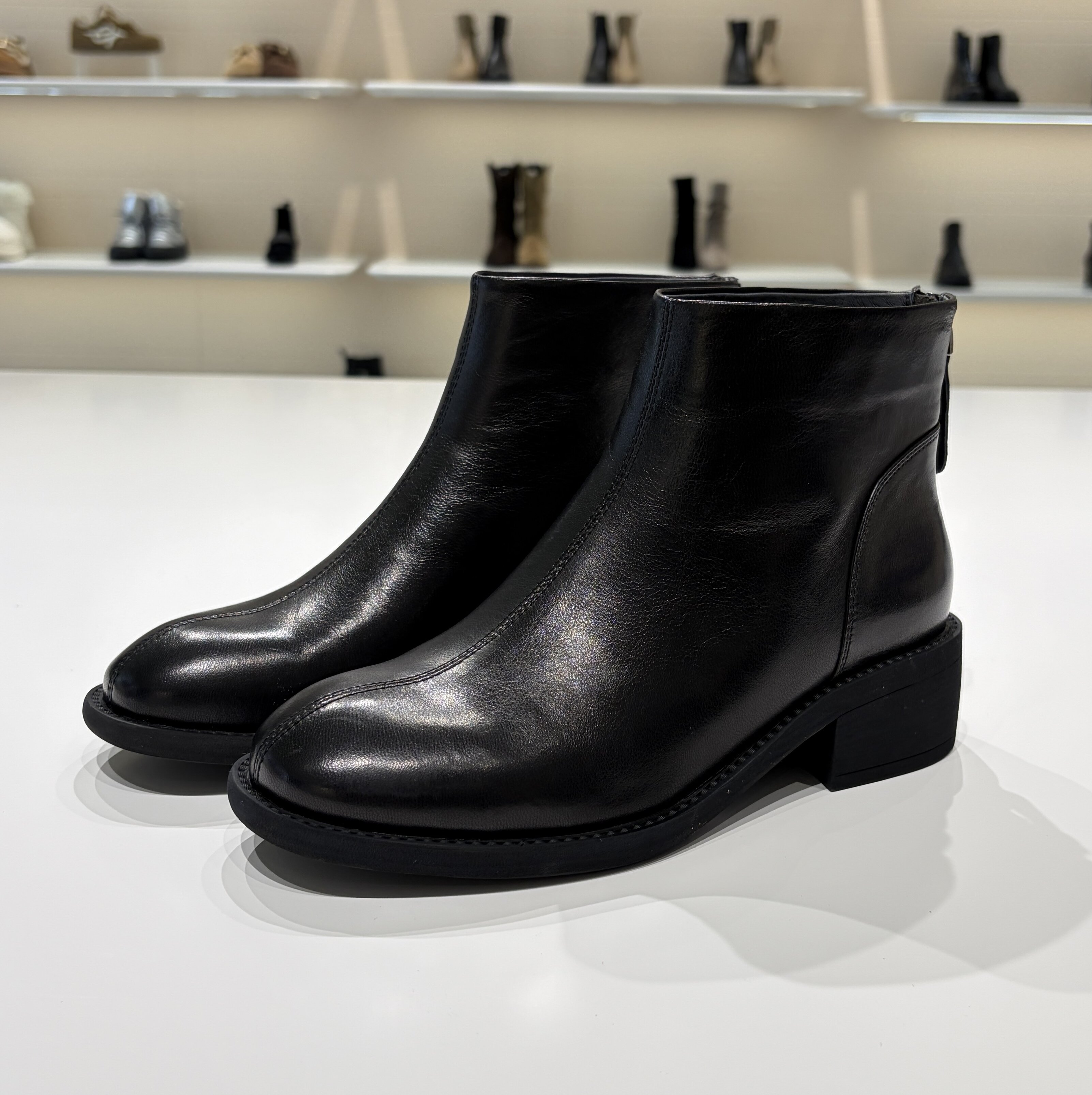 路贝佳女鞋2025新款真皮短靴女粗跟高单靴靴子L25941F-19