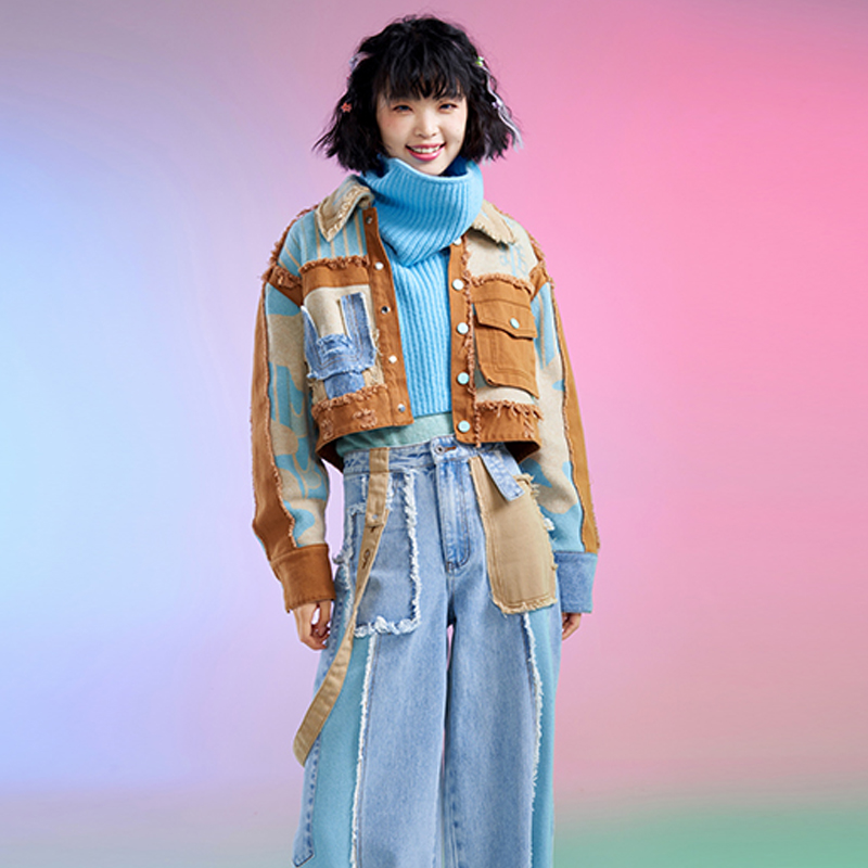 牛仔拼羊毛不对称提花短外套