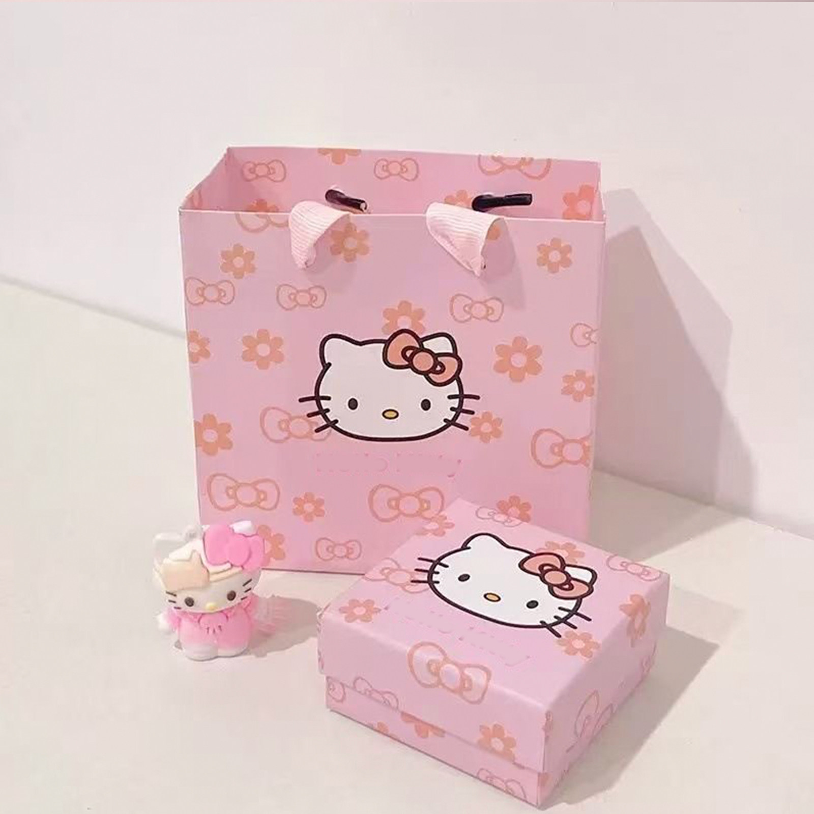 HelloKT粉色卡通礼品盒套装清仓