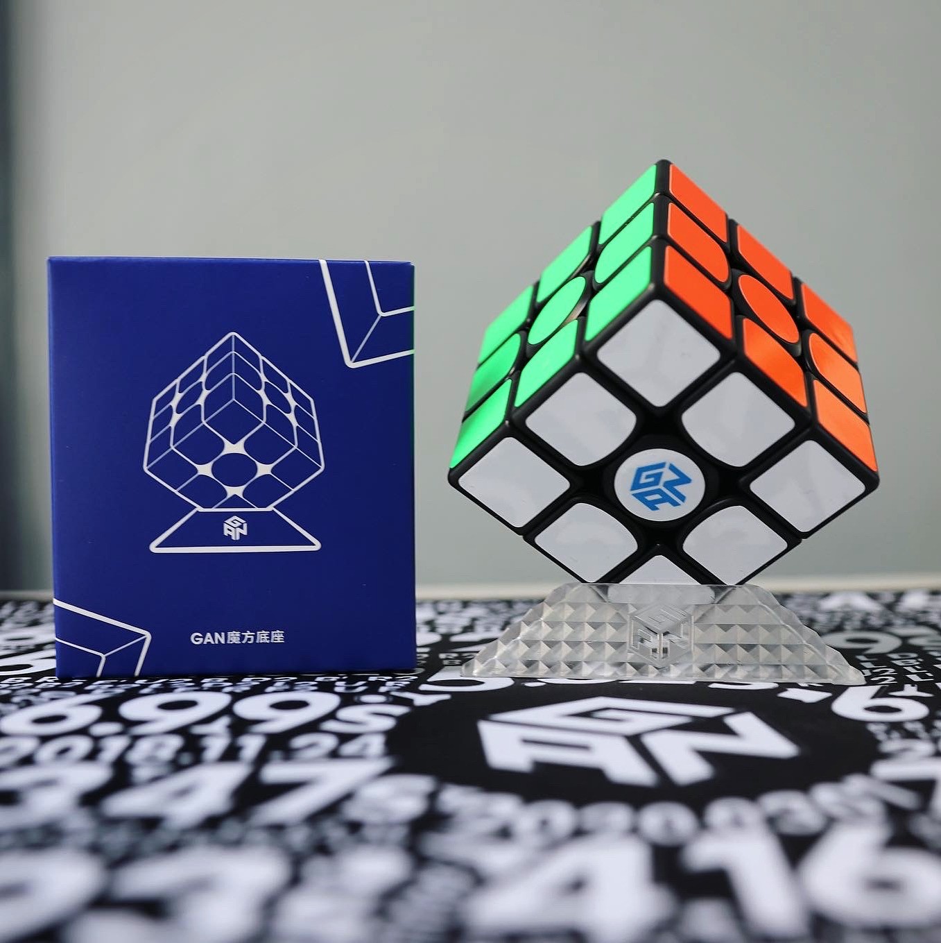 GAN356m三阶魔方三角架底座展示