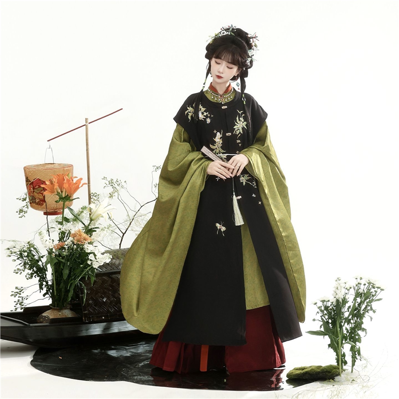 知雨意桂花玉兔原创明制汉服女春冬新款包肩长比甲合领绣花外搭