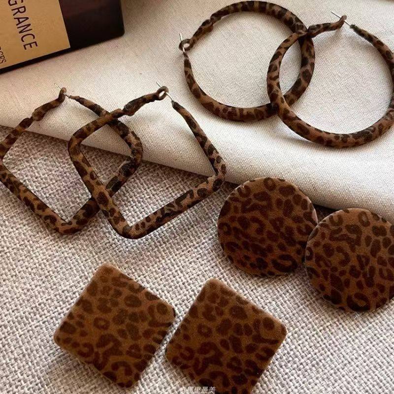 银针植绒豹纹圆形方形褶皱吊坠耳钉复古民族风耳环小众设计感耳饰,饰品/流行首饰/时尚饰品新,耳钉,淘宝优惠券,粉丝福利购,淘宝优惠卷