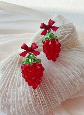 新年红色氛围感草莓耳钉少女心满格可盐可甜锁骨链小清新盘发发簪