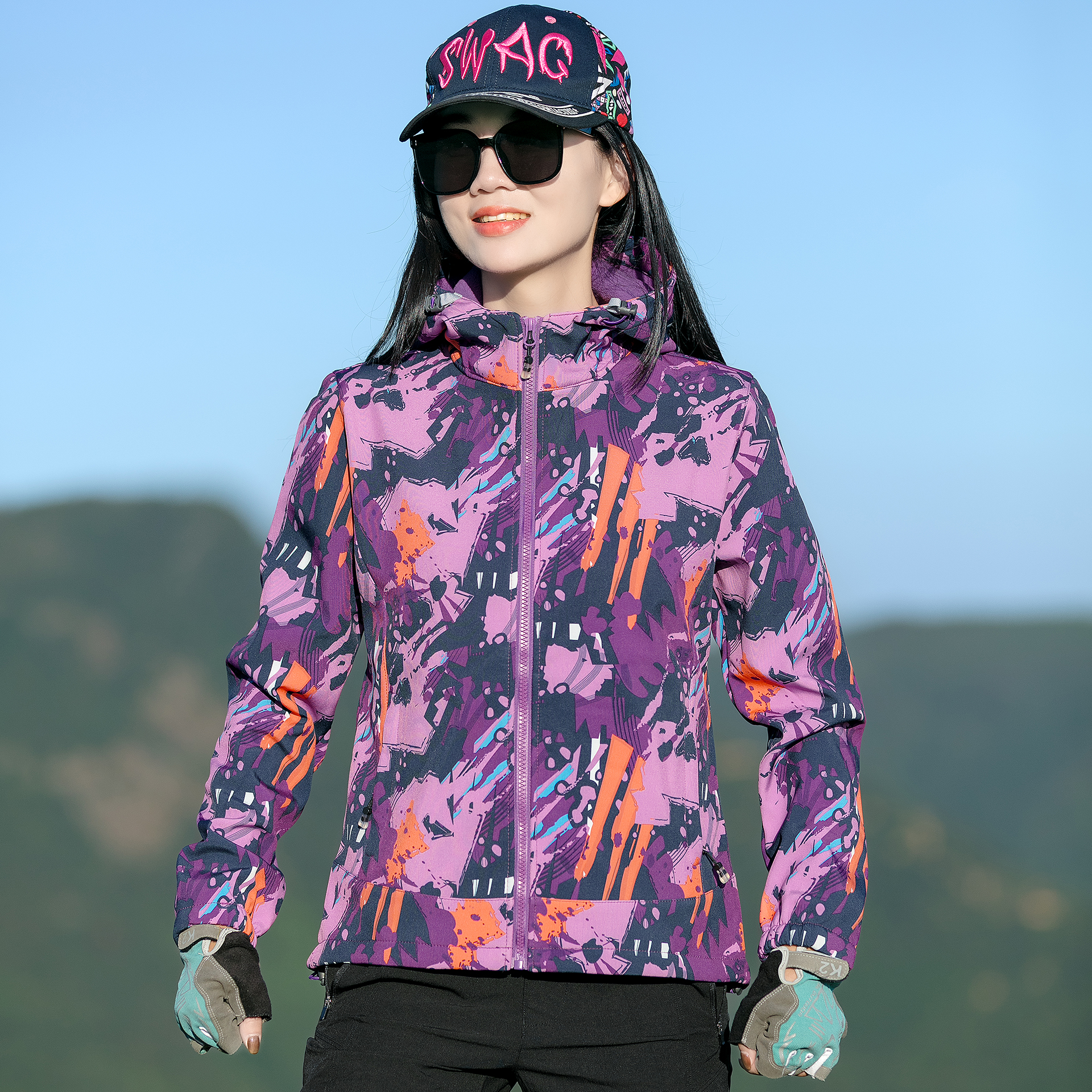 秋冬户外软壳衣女款连帽风衣外套加绒加厚保暖徒步登山迷彩冲锋衣