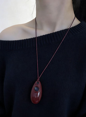 简约酒红色皮绳水滴吊坠项链长款