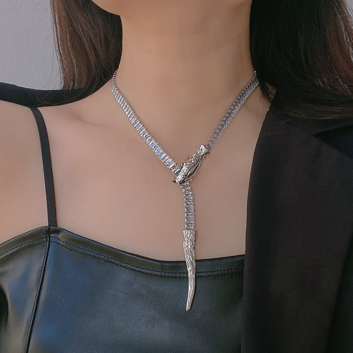 金属锆石镶钻女蛇形流苏毛衣项链