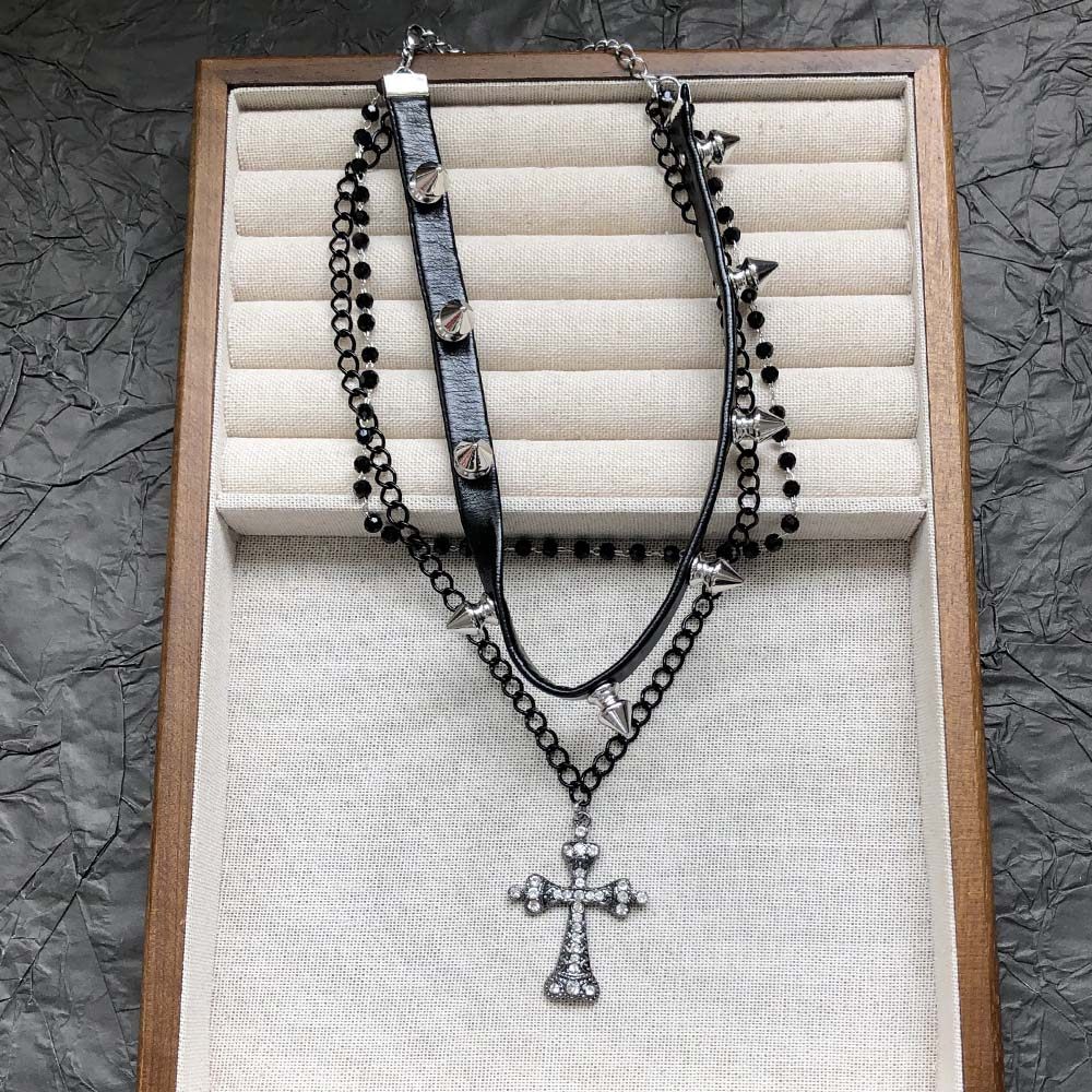 皮质铆钉黑水晶串珠十字架项链女