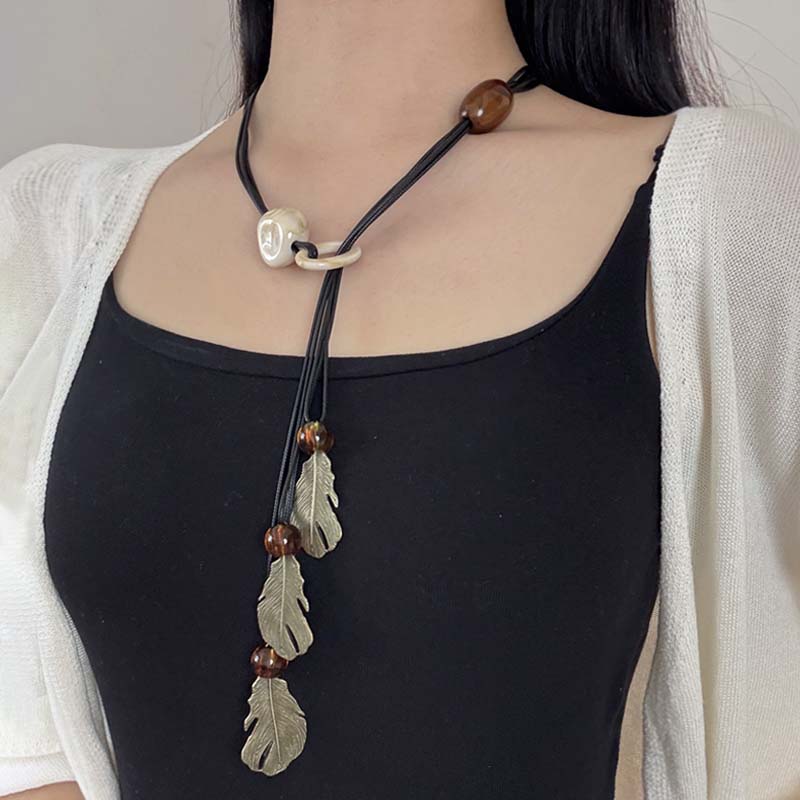 黑色皮绳金色树叶吊坠项链毛衣链