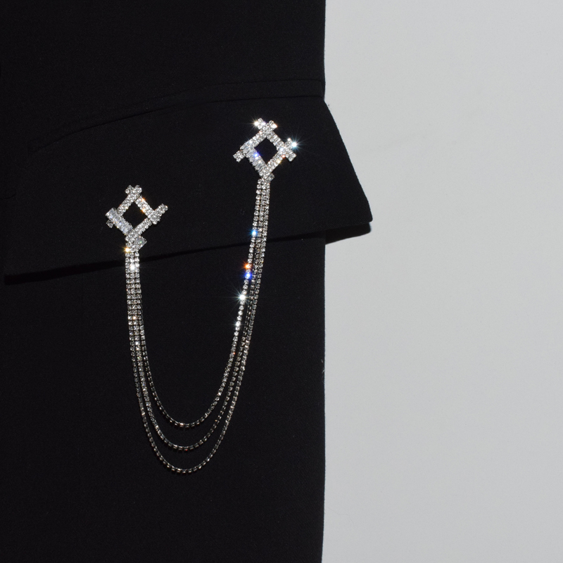 时尚锆石字母镶钻链条胸针女高档别针装饰西装女创意气质百搭配饰,饰品/流行首饰/时尚饰品新,胸针,淘宝优惠券,粉丝福利购,淘宝优惠卷