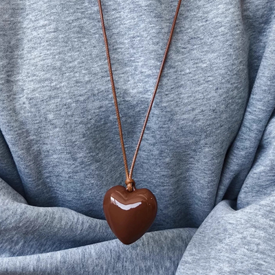 树脂皮绳女爱心项链毛衣链