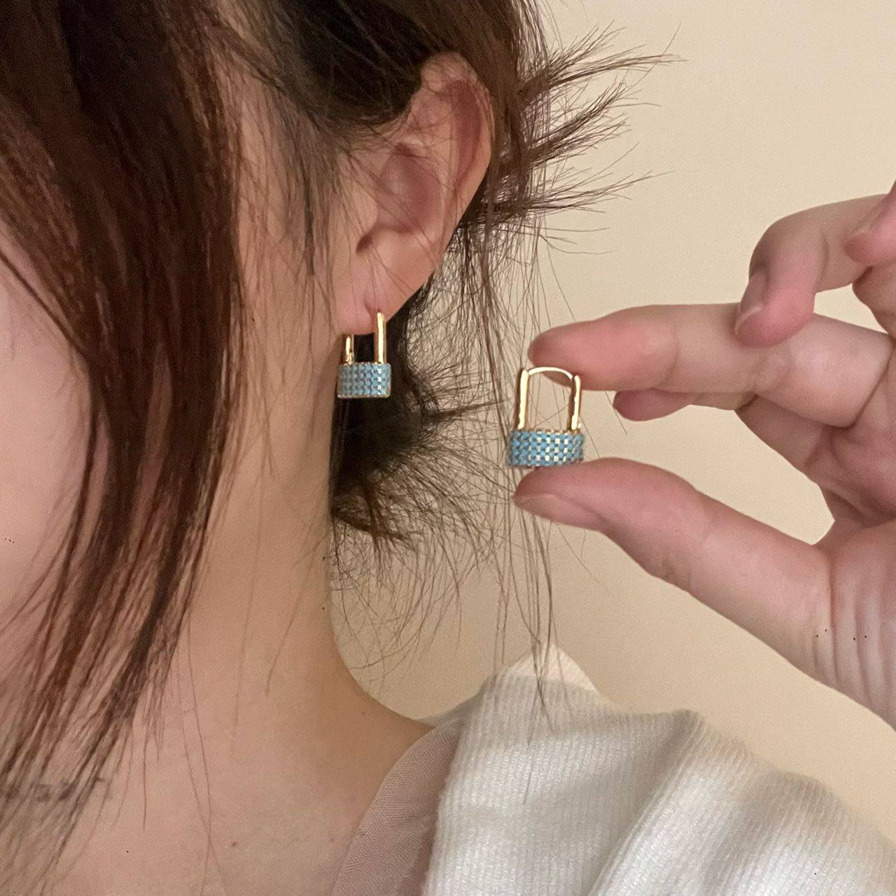 时尚复古蓝色镶钻U型小锁耳扣耳环女小众设计民族风耳钉百搭耳饰,饰品/流行首饰/时尚饰品新,耳环,淘宝优惠券,粉丝福利购,淘宝优惠卷