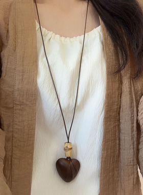 小众设计咖色爱心吊坠长款项链女