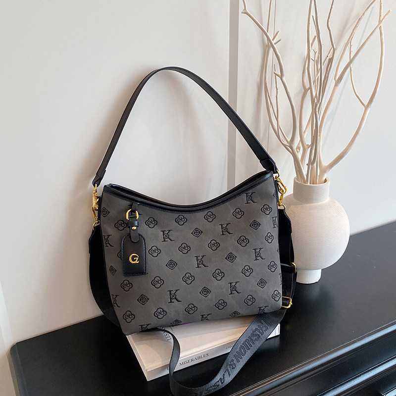 高级感水桶托特包女2026新款上班通勤腋下包休闲大容量单肩包手提,箱包皮具/热销女包/男包,通用款女包,淘宝优惠券,粉丝福利购,淘宝优惠卷