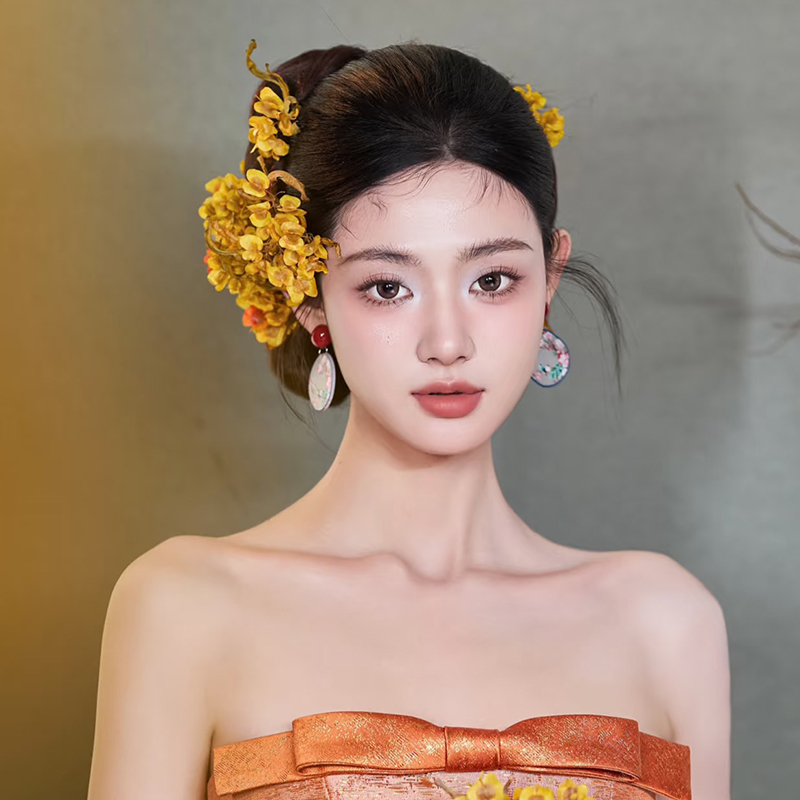 新中式新娘头饰复古迎客红豆干花朵香槟色结婚晨袍旗袍敬酒服发饰