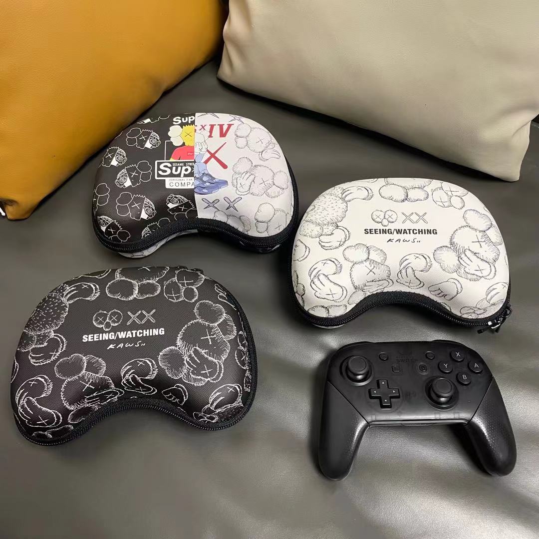 潮男女适用任天堂switchpro游戏机手柄可爱卡通收纳包ps5/4保护套