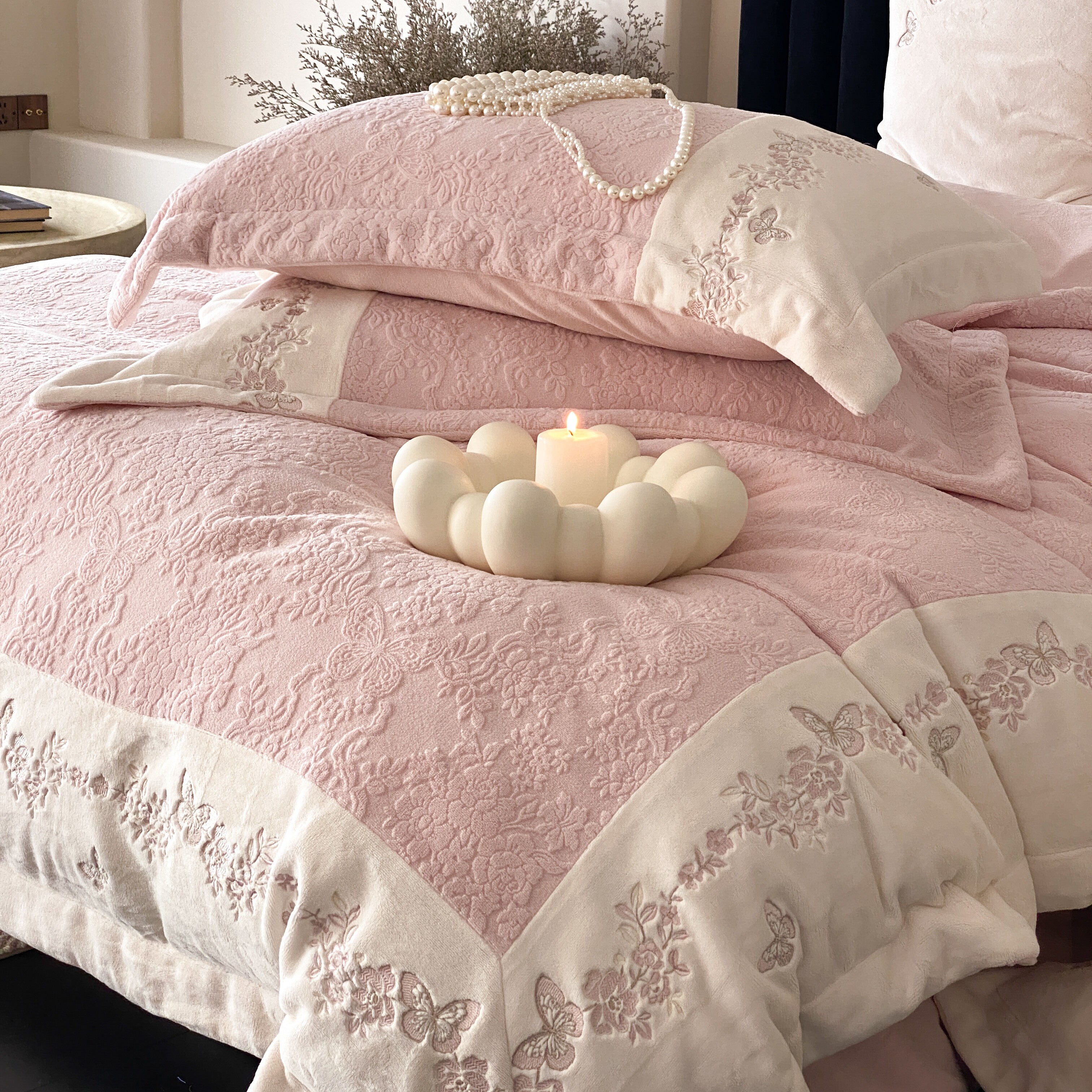 法式轻奢高端加厚加密高克重立体雕花牛奶绒冬季速暖双人床上用品