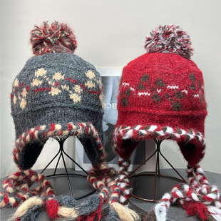 川西草原复古费尔岛提花毛线帽女秋冬保暖护耳帽毛球针织帽子潮