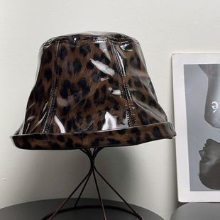 复古PU亮皮豹纹渔夫帽子女秋冬韩版 百搭时髦辣妹翻檐显脸小水桶帽