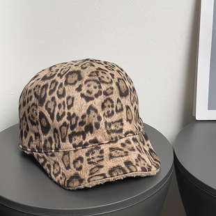 复古秋冬保暖豹纹鸭舌帽女摇粒绒防寒大头围双面戴显脸小渔夫帽子