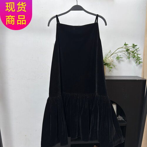 黑丝绒荷叶摆拼接吊带连衣裙