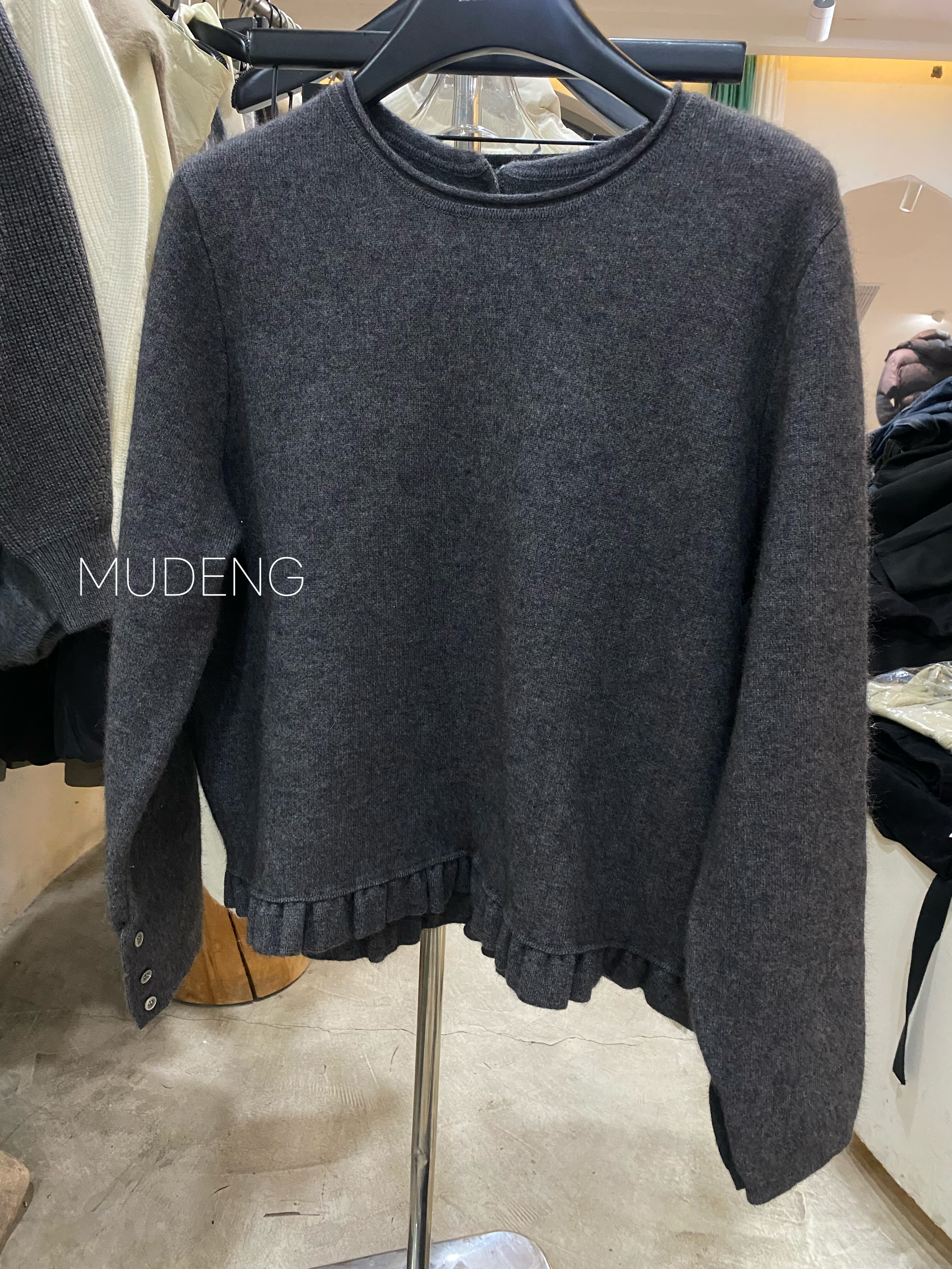 ＭD小个子浣熊绒单排扣毛衣女显瘦花边设计感套头针织衫洋气韩