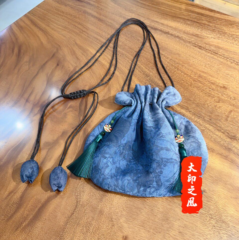 绢若诗秋季新品中式国风非遗扎染印花大容量小背包手工盘扣