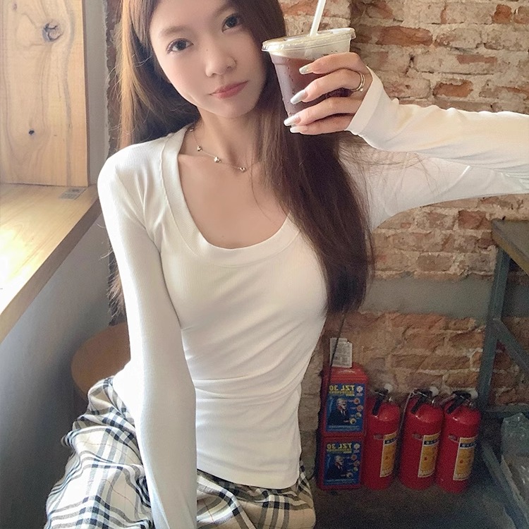 显瘦U领白色长袖上衣女