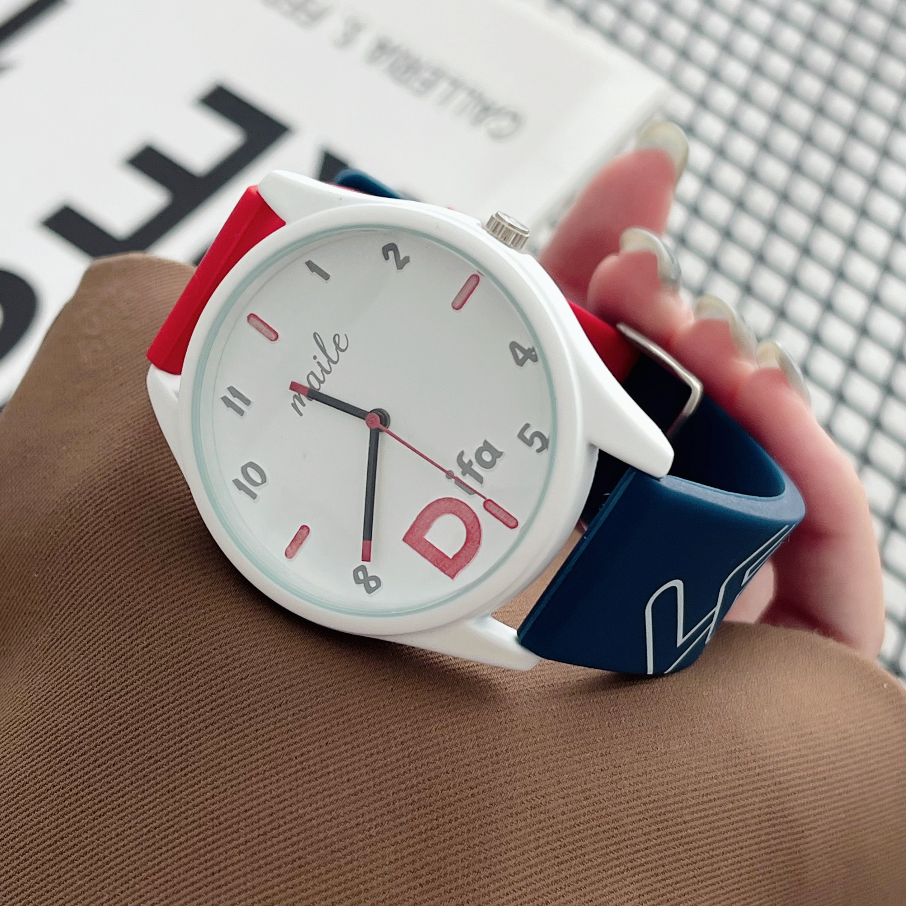 多巴胺果冻软带青少年休闲运动手表男女生潮款初高中生简约石英表