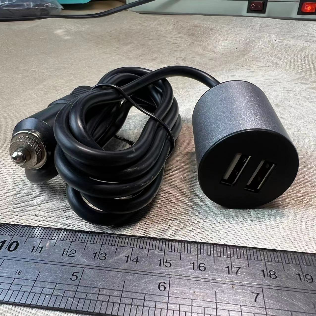 点烟孔车充汽车车载USB充电器后座后排延长线手机充电器12V24V