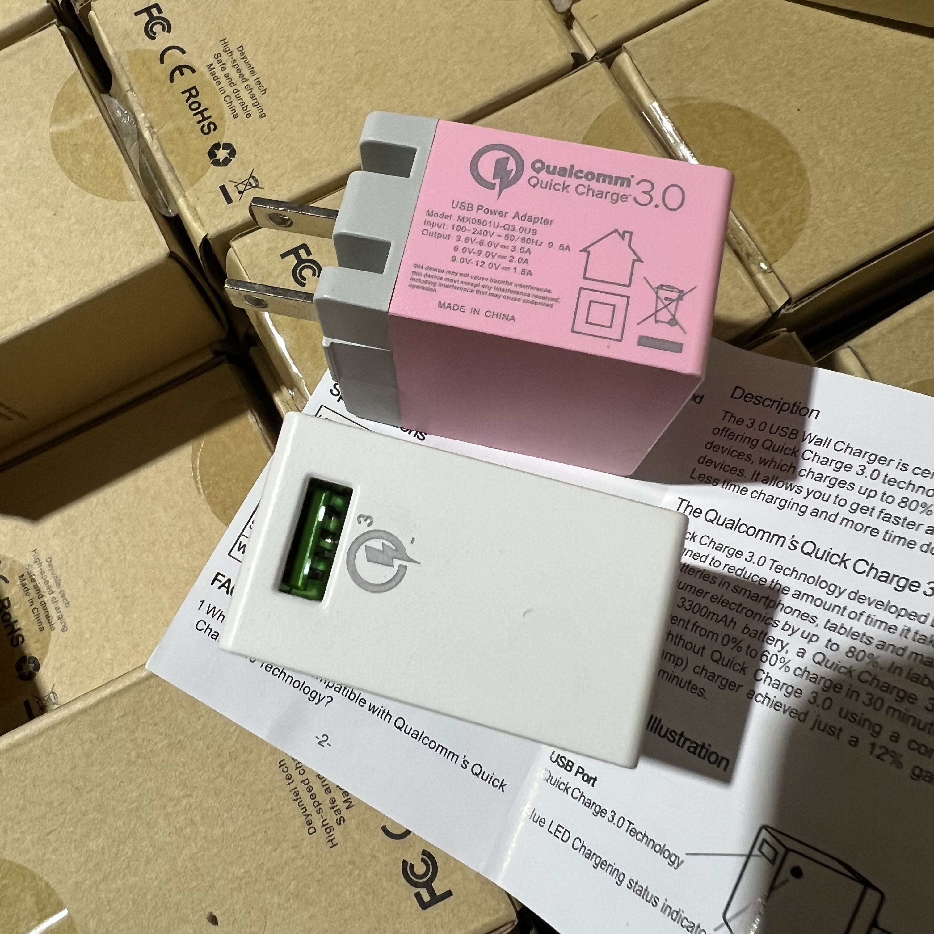 QC3.0快充充电器智能手机平板插头超级快充USB 5V3A折叠脚18W直充