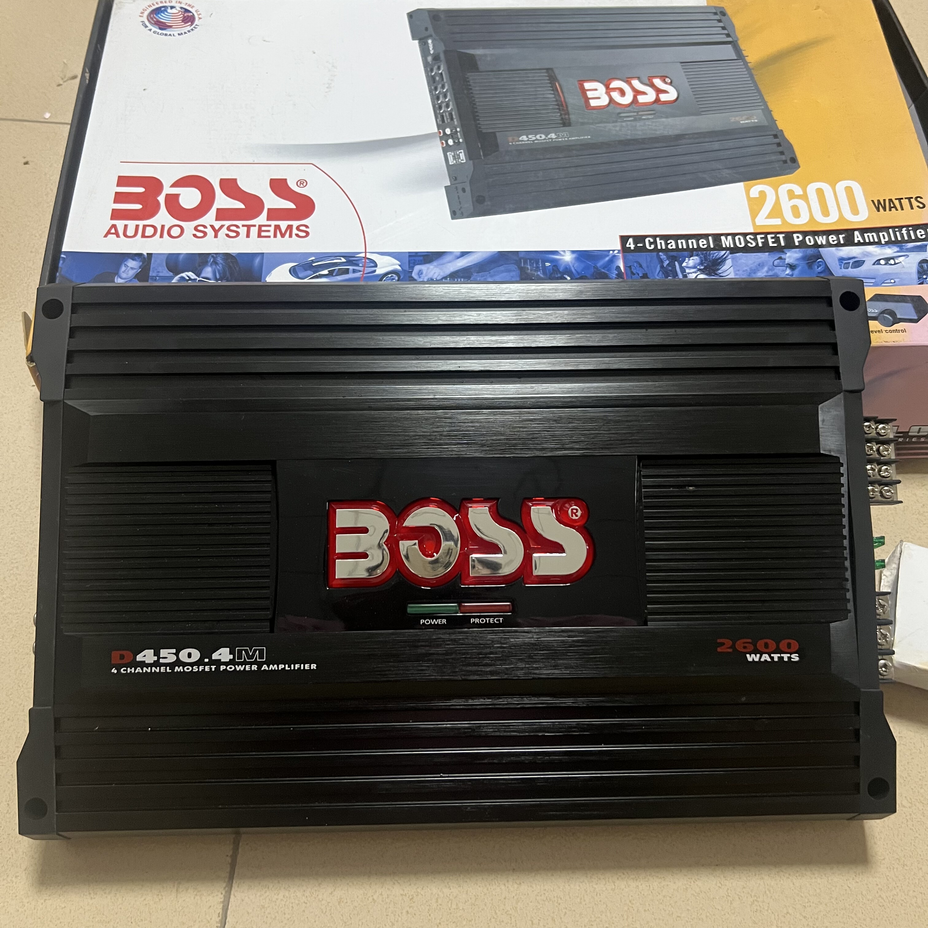 直播视频原单美国boss D450.4M汽车功放4声道总功率2600W汽车音响