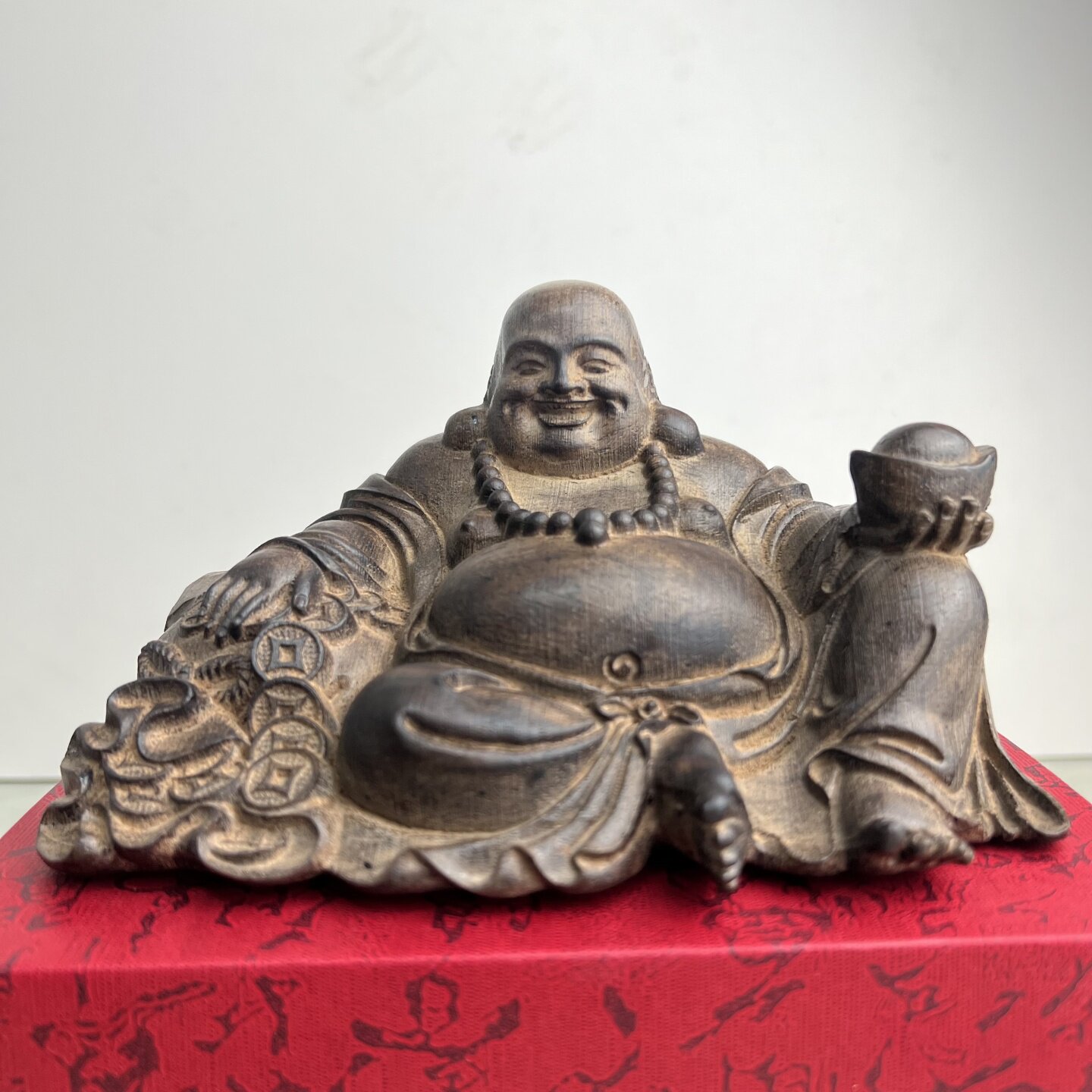 越南沉香木雕布袋元宝弥勒佛像摆件家用供奉笑口常开大肚佛工艺品