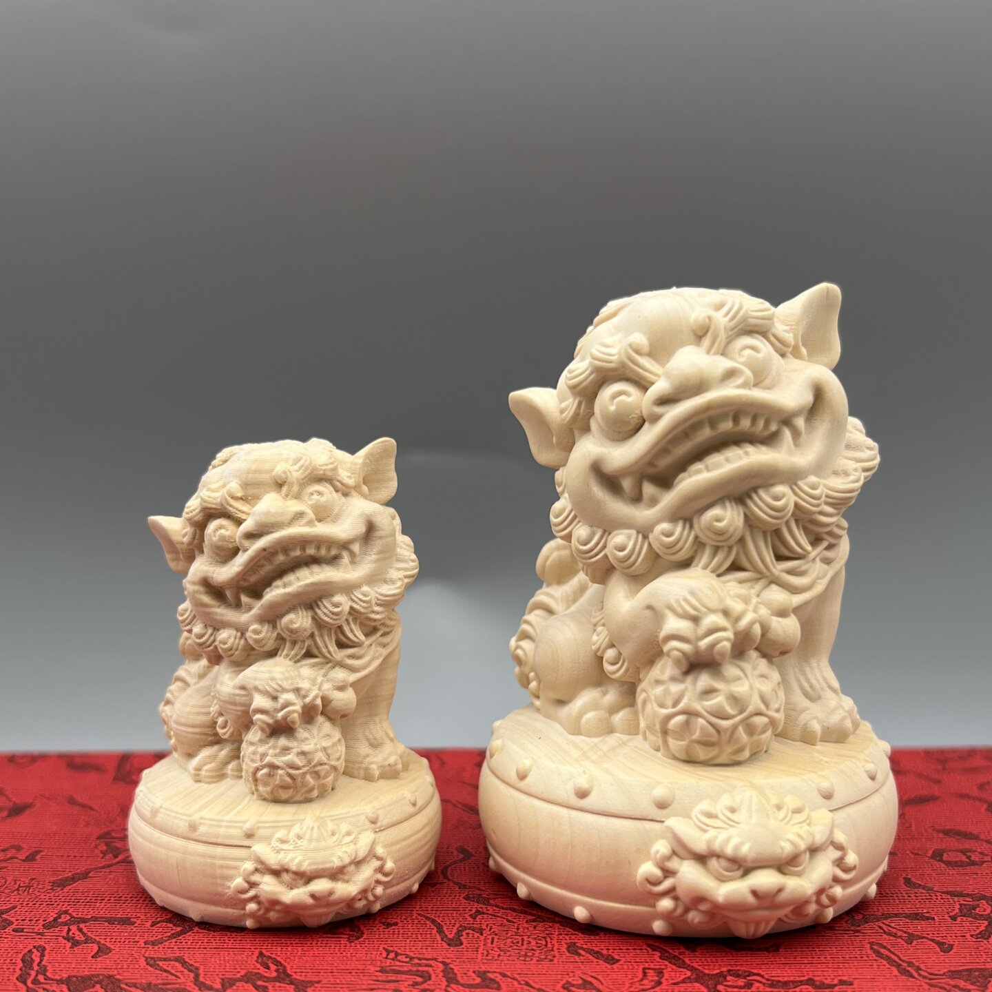 天然黄杨木精雕狮子戏球摆件实木
