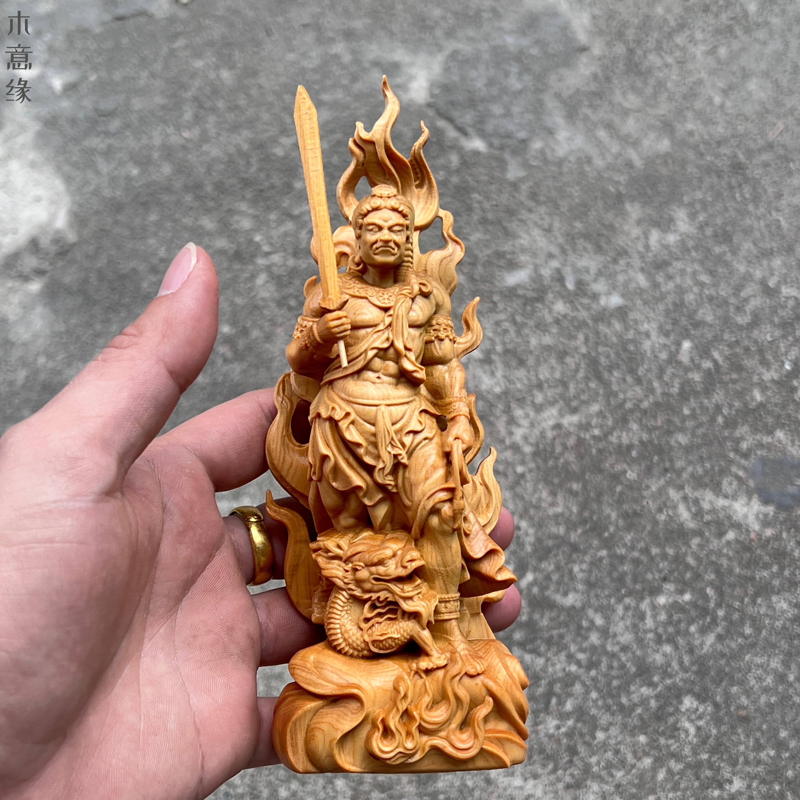 崖柏木雕不动明王生肖鸡守护神像