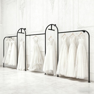 黑色婚纱展示架上墙礼服壁挂吊架秀禾挂衣杆拱门正挂组合陈列货架
