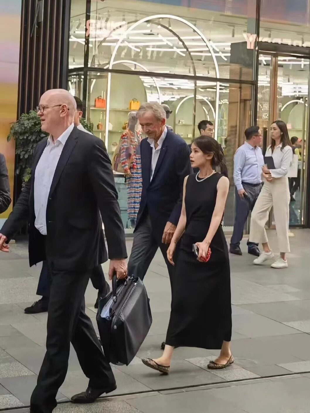 이론 테일러 민소매 블랙 드레스 여름 신작 라운드 넥 주름 디자인 전문 통근 리틀 블랙 드레스