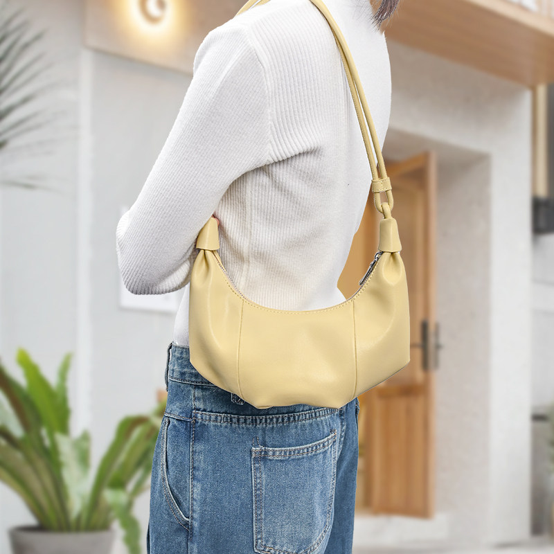 小众流行包包女2025新款真皮牛角包腋下包单肩斜挎包女通勤高级感