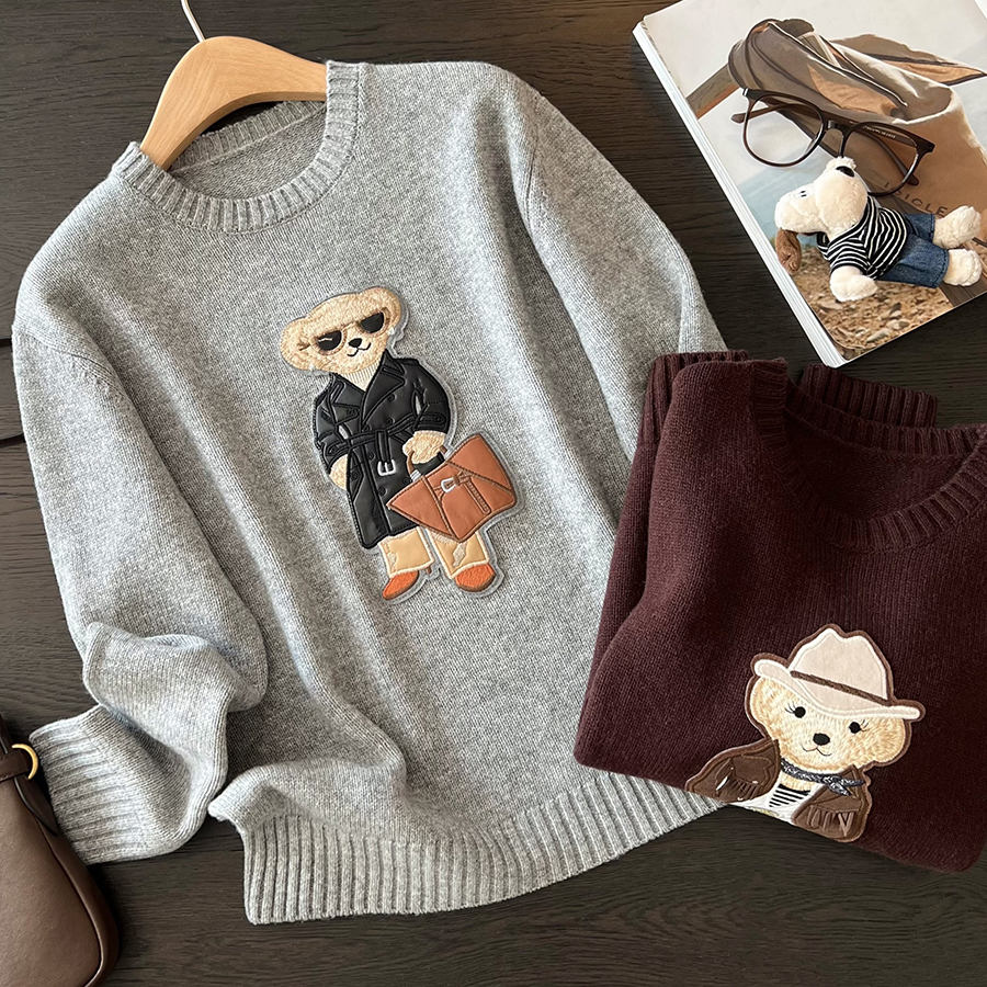 100羊毛刺绣圆领针织衫套头毛衣