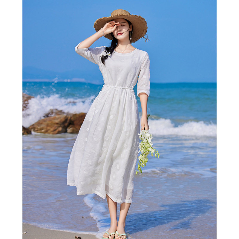周舟 白色绣花苎麻宽松小仙女高级感连衣裙春夏高端薄款长款女装