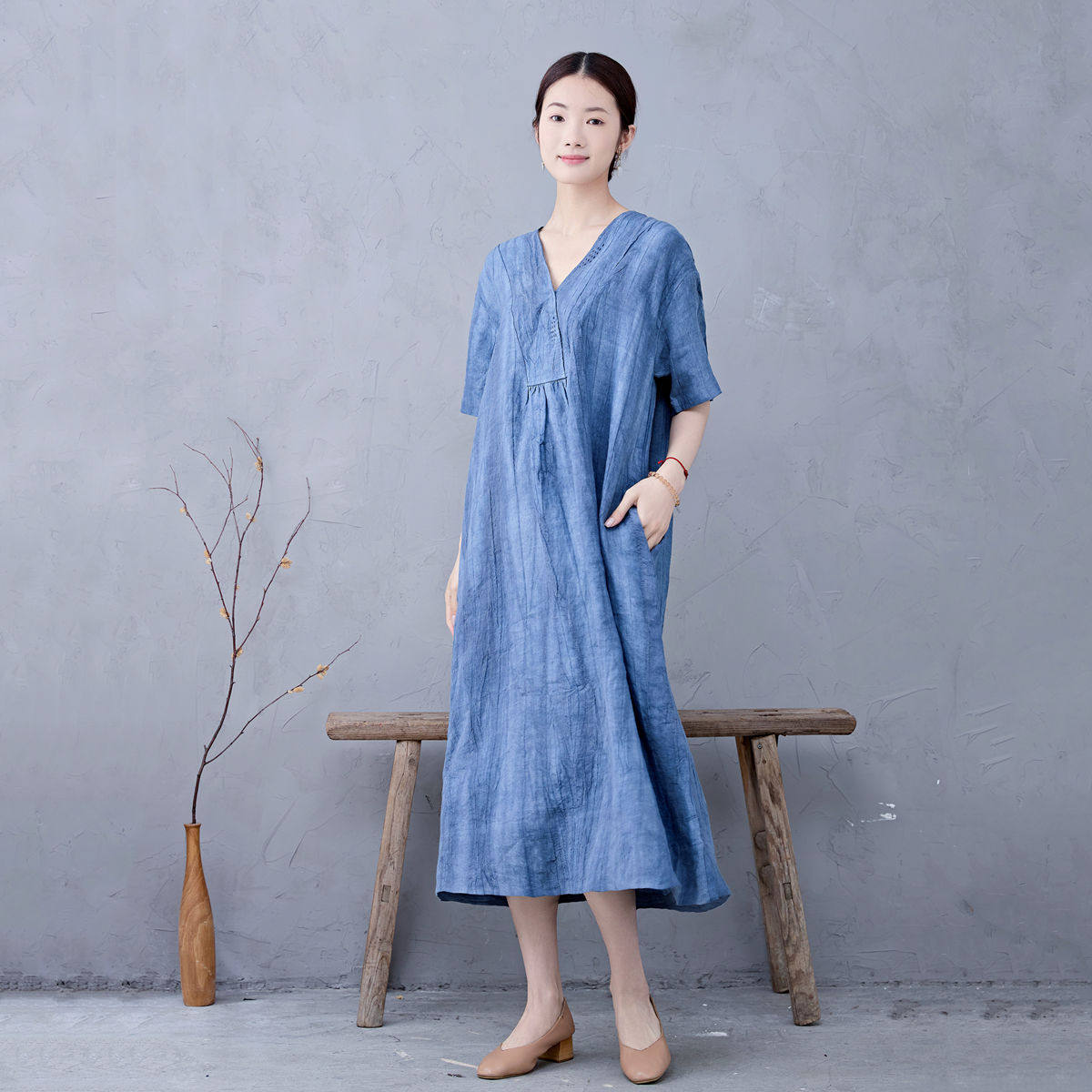 南韵 自然质朴 典雅亚麻大V领连衣裙短袖袍子大码显瘦休闲女青灰