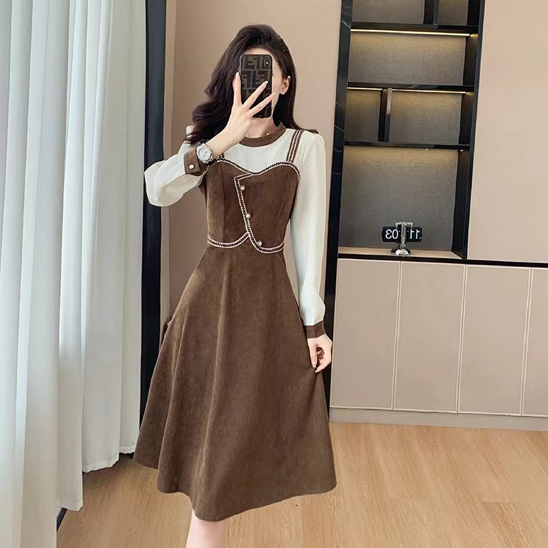 假两件拼接长袖连衣裙女秋季新款气质减龄设计感中长款复古吊带裙