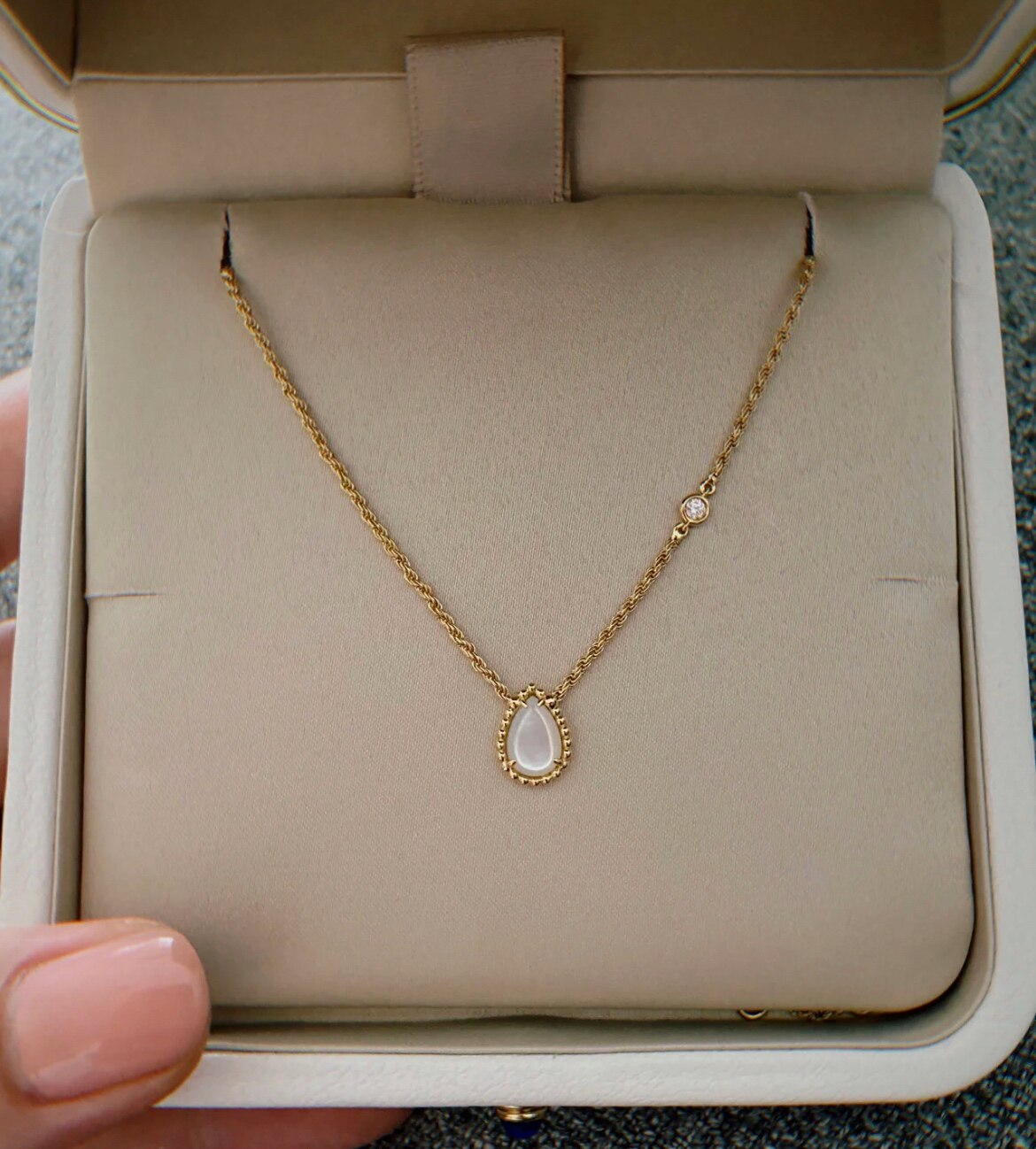 【elysees】boucheron宝诗龙白母贝水滴黄金单钻迷你项链jpn00626