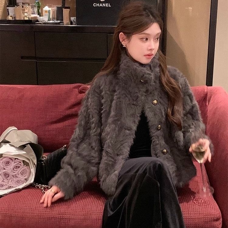 立领皮毛一体小湖羊女短款外套