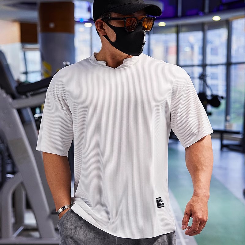 撸铁狼清仓特价运动T恤弹力透气健身衣服宽松休闲小V领短袖男训练