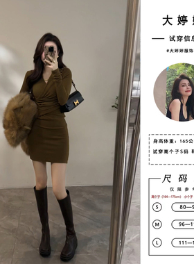 大婷婷 2025新款V领褶皱修身性感纯欲高级感包臀短裙连衣裙DT1083