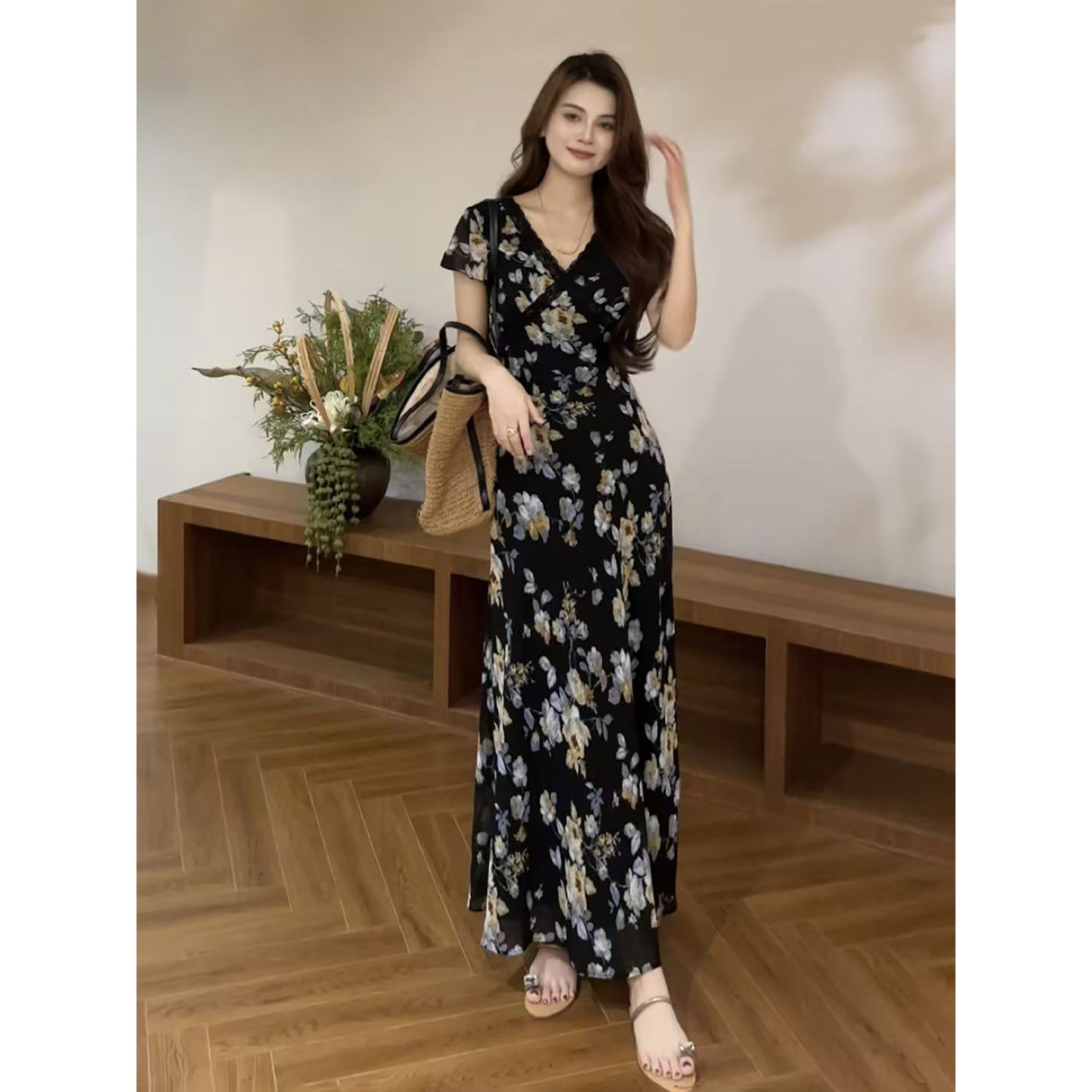 大婷婷 新款复古气质蕾丝V领显瘦夏季收腰裙子碎花连衣裙DT2137