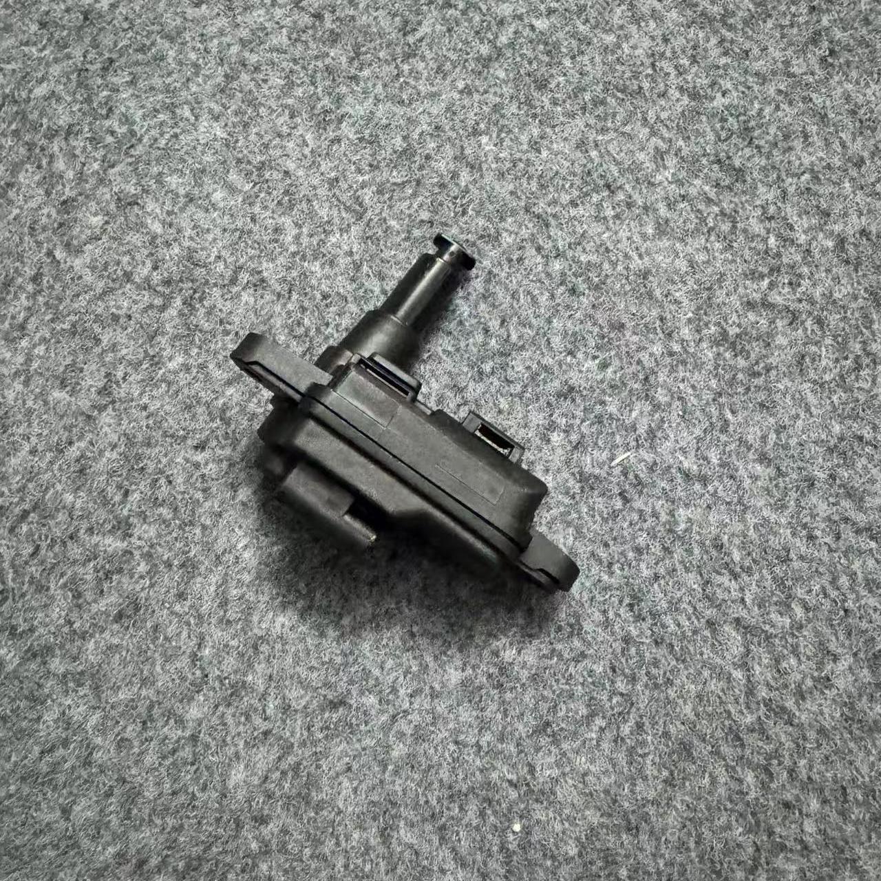 适用启辰D60EVT60EV充电口盖开关