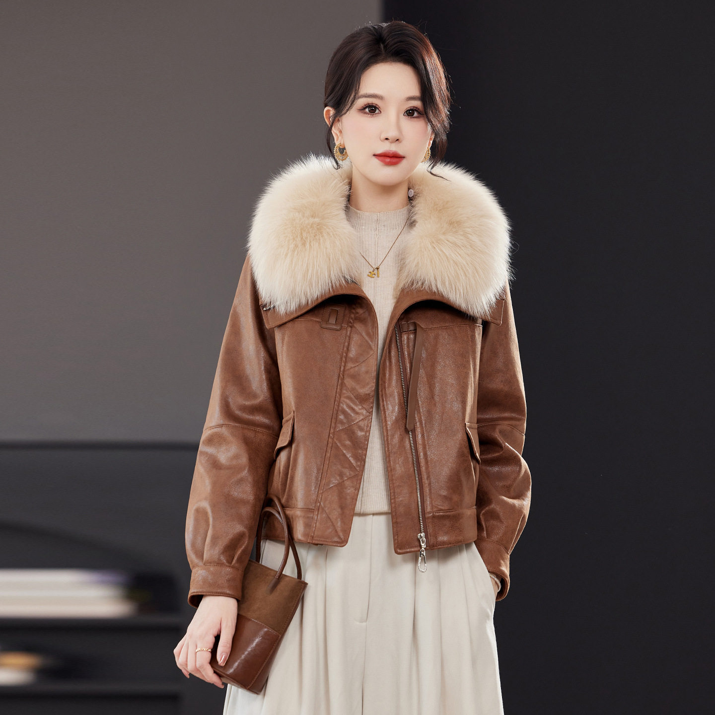 兔毛里层外套女短款2025秋冬季新品皮衣皮草狐狸毛大毛领韩版