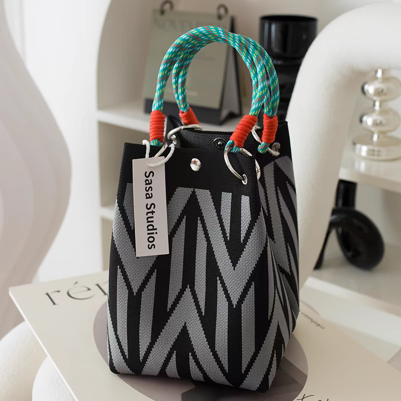 新款韩版ins小众可爱针织手机包夏季出行手提包零钱包街拍水桶包